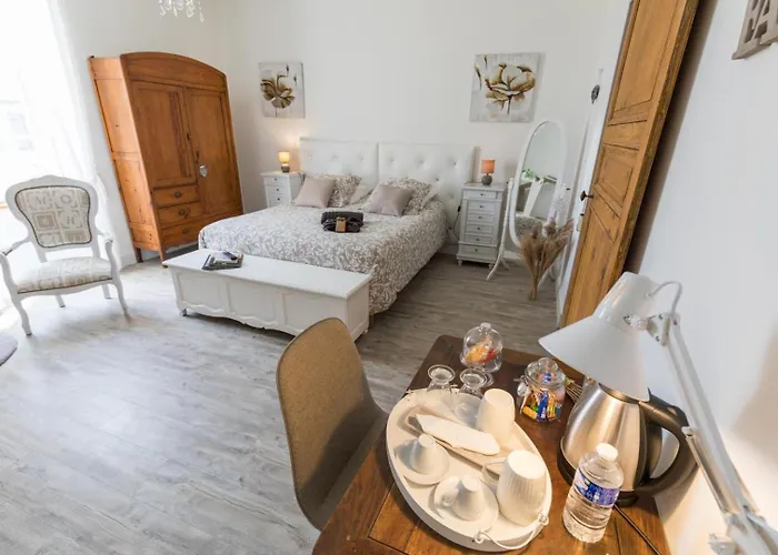 Les Rives De L'escamat Couette-café Sabres